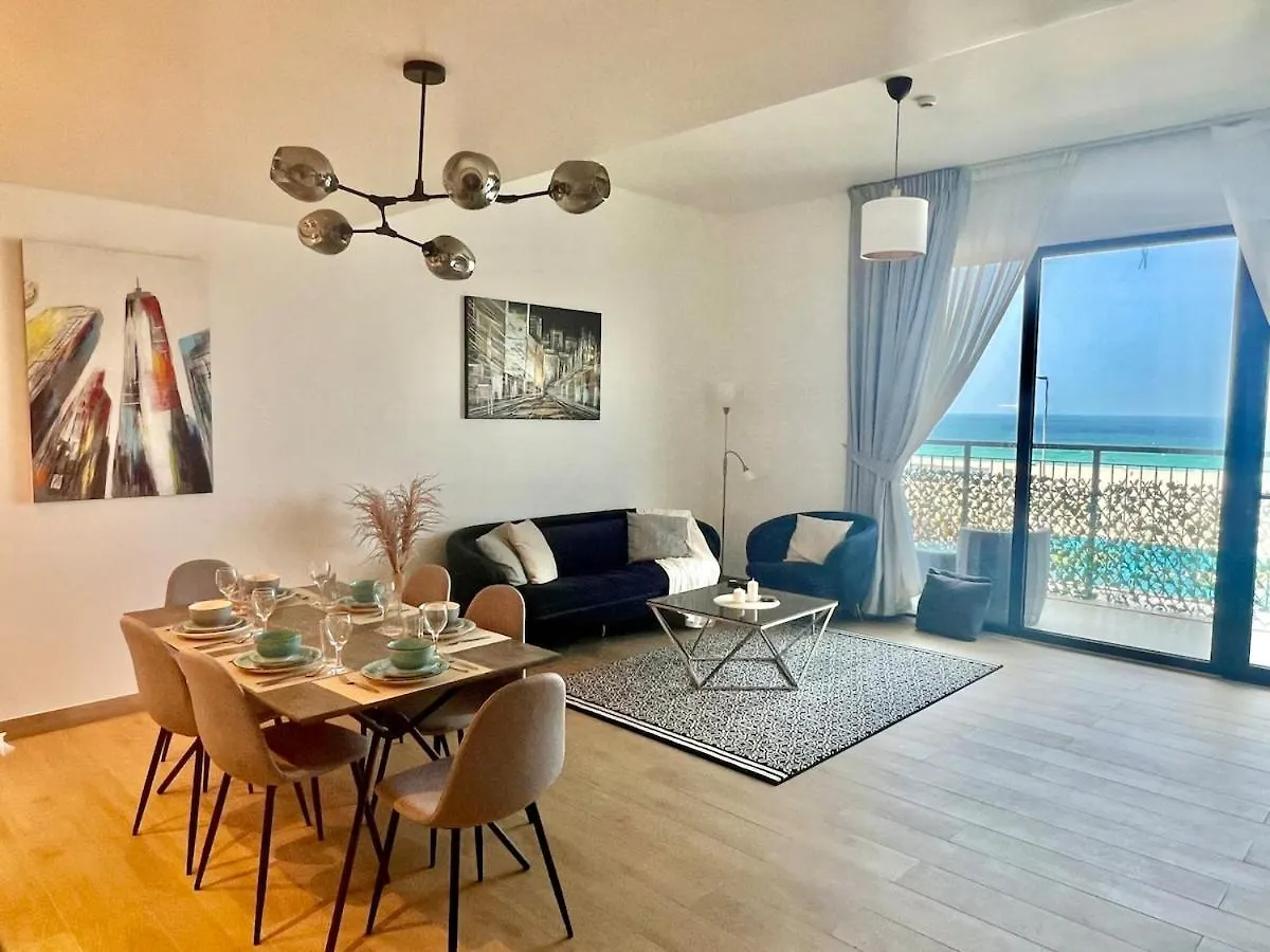 アパート 2 Bedrooms With Private Beach And Work Station ドバイ アラブ首長国連邦